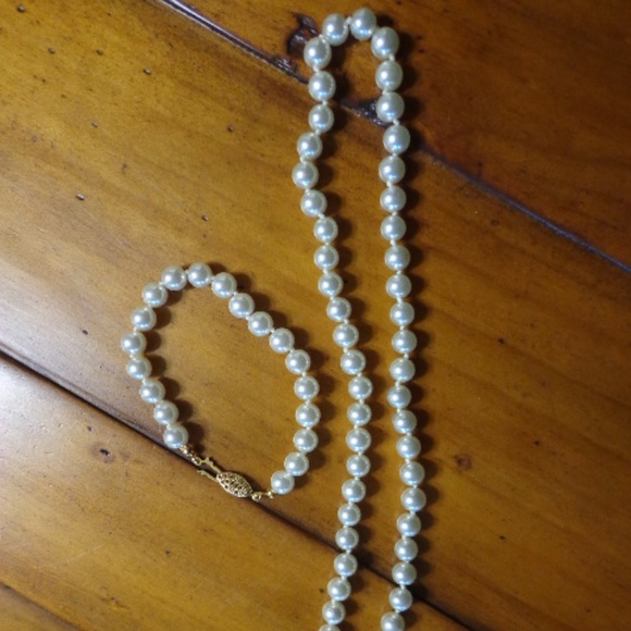 Faux Pearl Necklace & Bracelet Set - Picture 3 of 6